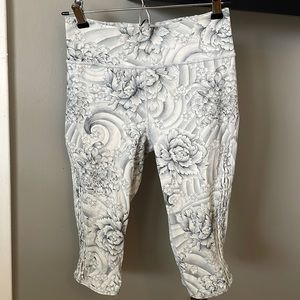 Lululemon Capri pants EUC